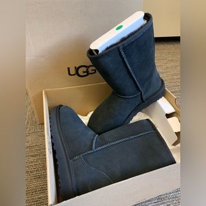 NIB classic black Uggs size 6